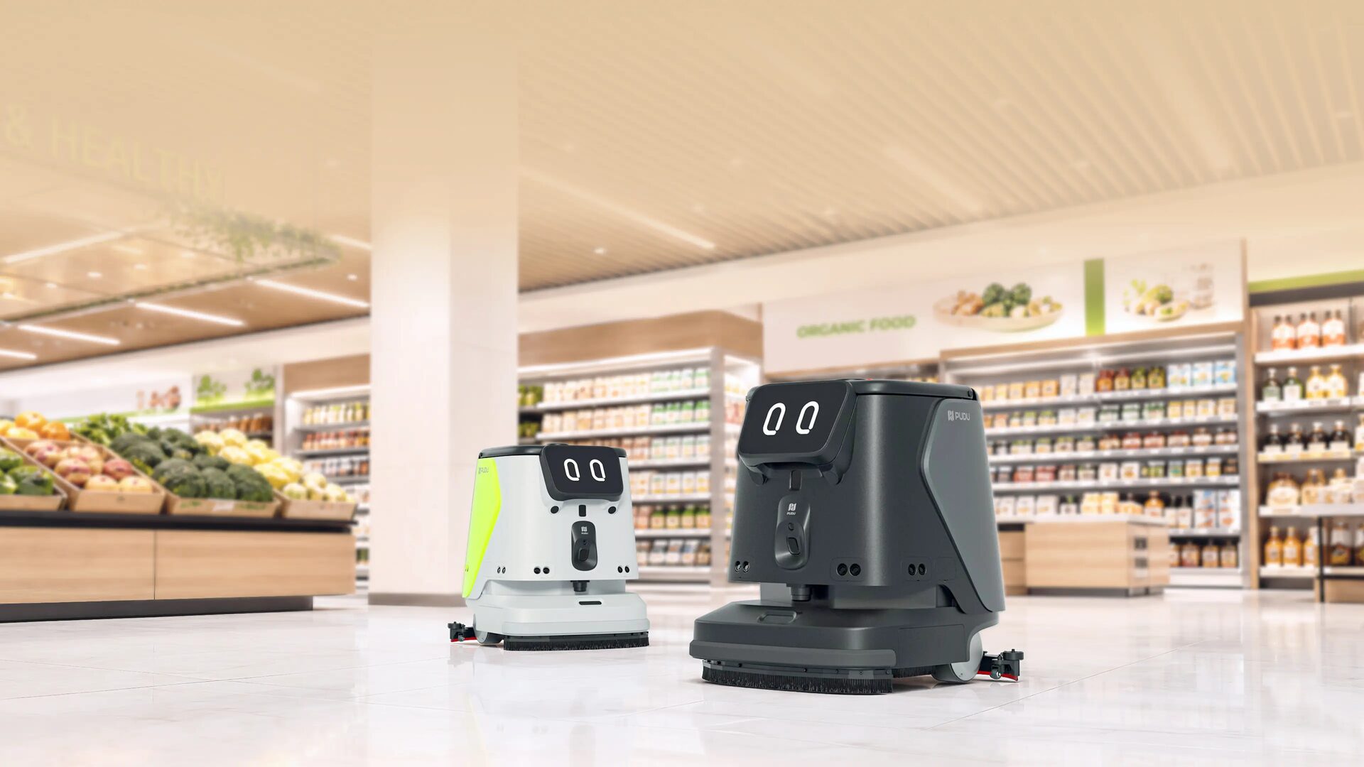 Deux autolaveuses à disques PUDU CC1 Pro Disc, blanche et noire, dans l’allée déserte d’un supermarché.